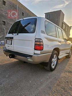 تۆیۆتا لاند کروزەر